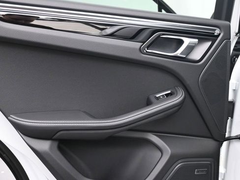 New 2026 Porsche Macan S image 25