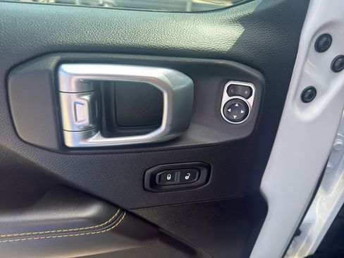 Used 2024 Jeep Wrangler Unlimited Sahara w/ Technology Group AWD/4WD image 11