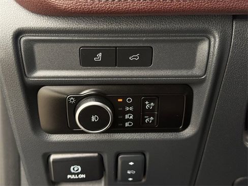 Used 2024 Ford Expedition Limited image 26