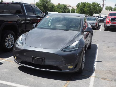 Used 2022 Tesla Model Y Long Range AWD/4WD image 1