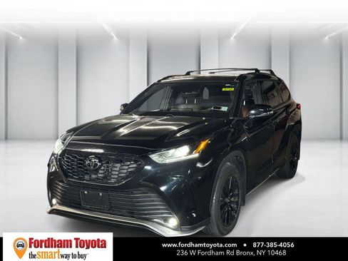 Used 2024 Toyota Highlander XSE AWD/4WD image 4