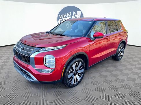 New 2025 Mitsubishi Outlander SE image 3