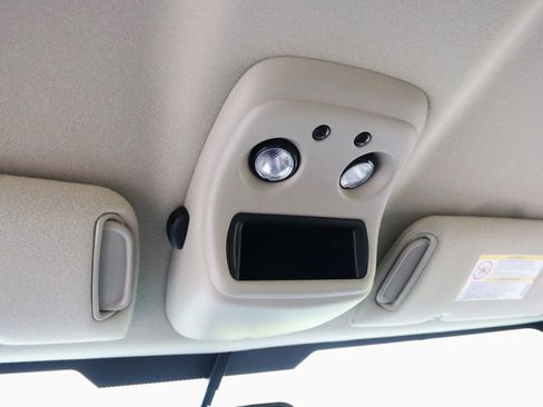 Used 2004 GMC Sierra 3500 SLT w/ Heavy-Duty Power Package image 31