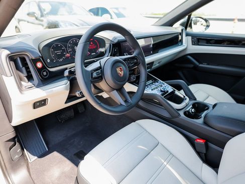 Certified 2026 Porsche Cayenne Coupe AWD/4WD image 4
