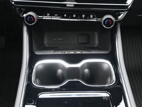 New 2026 Chevrolet Traverse RS w/ LPO, Floor Liner Package FWD image 25