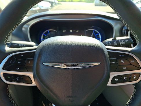 Used 2024 Chrysler Pacifica Limited FWD image 20
