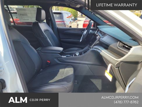 New 2025 Jeep Grand Cherokee L Altitude AWD/4WD image 14