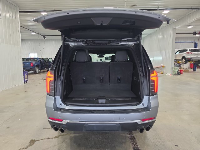 Used 2025 Chevrolet Tahoe Premier AWD/4WD image 26
