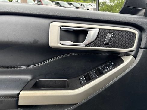 Certified 2022 Ford Explorer XLT w/ Equipment Group 202A RWD image 7