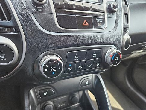 Used 2011 Hyundai Tucson GLS image 16