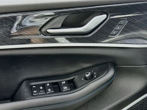Used 2024 Jeep Grand Cherokee Trailhawk w/ Luxury Tech Group III AWD/4WD image 21