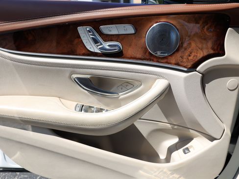 Used 2017 Mercedes-Benz E 300 4MATIC image 43