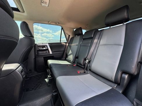 Used 2022 Toyota 4Runner SR5 Premium w/ Moonroof Package RWD image 19