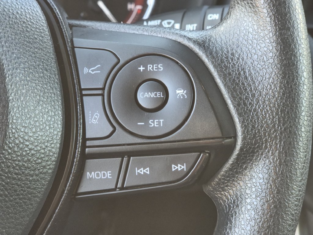 Used 2025 Toyota RAV4 XLE FWD image 23