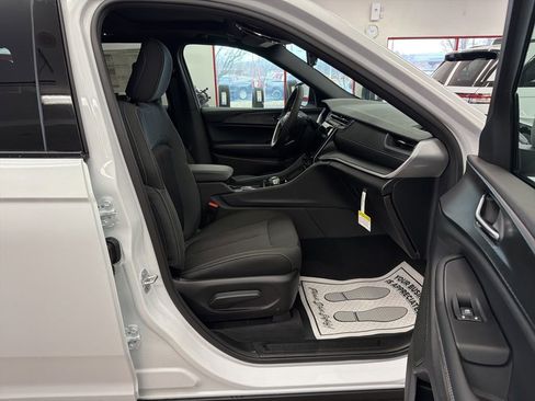 New 2025 Jeep Grand Cherokee Laredo X w/ Luxury Tech Group I AWD/4WD image 29