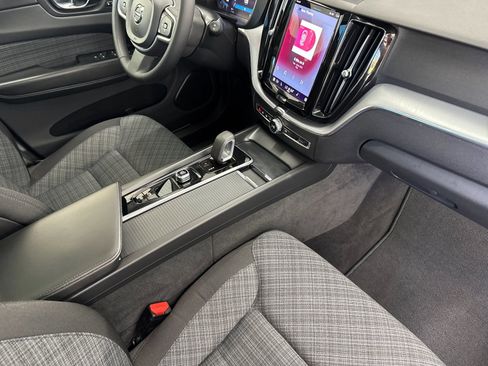 Used 2022 Volvo XC60 T8 Inscription Expression image 16
