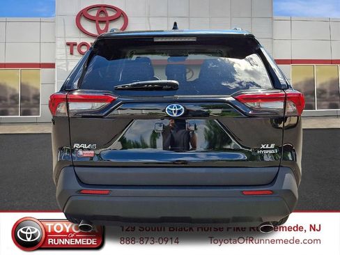 Certified 2022 Toyota RAV4 XLE Premium AWD/4WD image 5