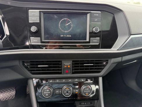 Used 2022 Volkswagen Jetta SE FWD image 11