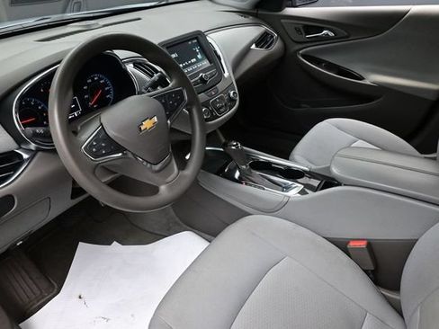 Used 2017 Chevrolet Malibu LT FWD image 18