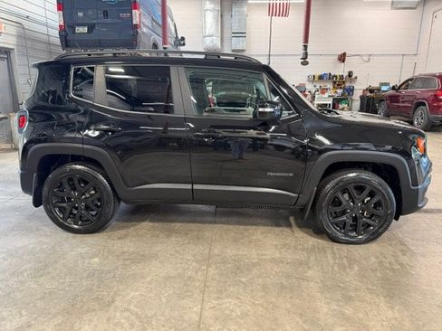 Certified 2017 Jeep Renegade Altitude AWD/4WD image 5