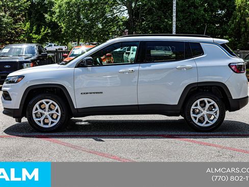 Used 2024 Jeep Compass Latitude AWD/4WD image 10