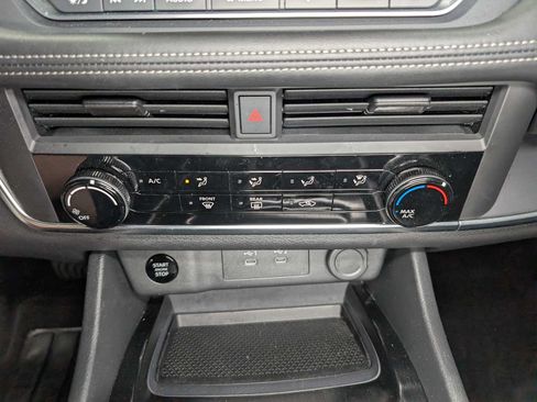 Used 2024 Nissan Rogue S AWD/4WD image 30