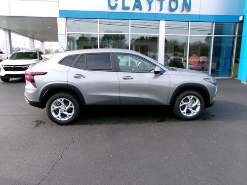 New 2026 Chevrolet Trax LS w/ LS Convenience Package image 2