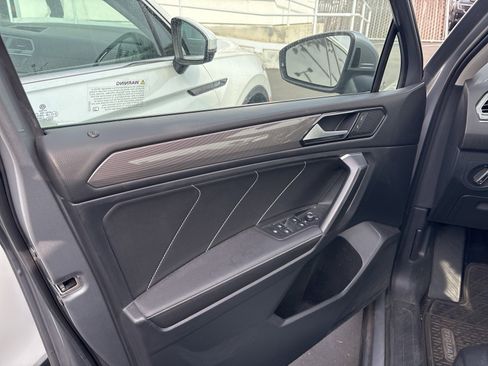 Used 2023 Volkswagen Tiguan SE image 7