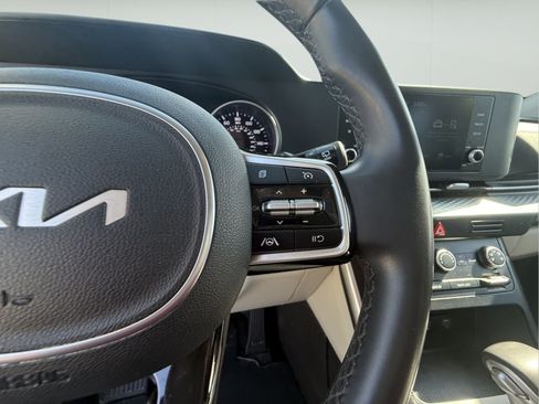 Used 2024 Kia Carnival LX FWD image 17