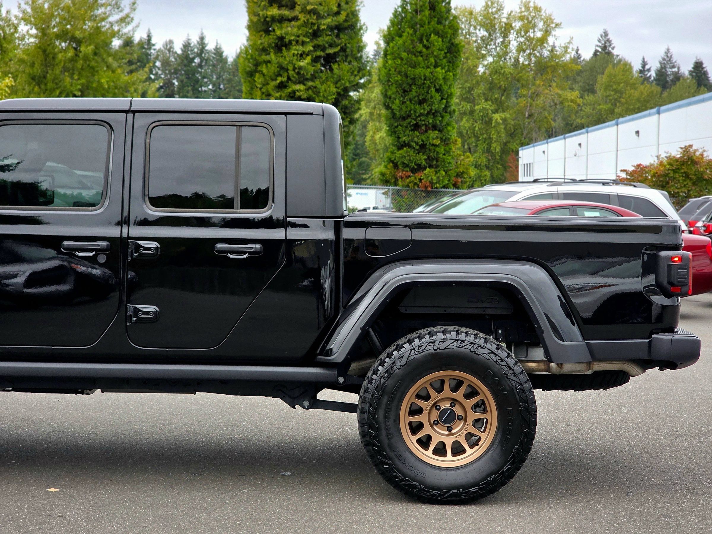 Used 2025 Jeep Gladiator Sport AWD/4WD image 8