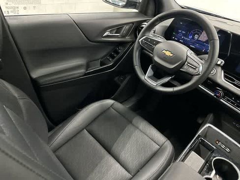 Used 2025 Chevrolet Equinox LT w/ Convenience Package II image 12