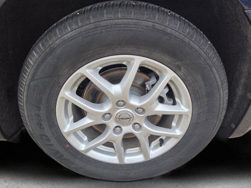 Used 2024 Chrysler Pacifica Touring-L image 39