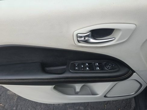 Used 2019 Jeep Compass Latitude w/ Popular Equipment Group image 9