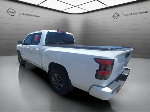 Certified 2025 Nissan Frontier SV w/ Tow Package AWD/4WD image 6