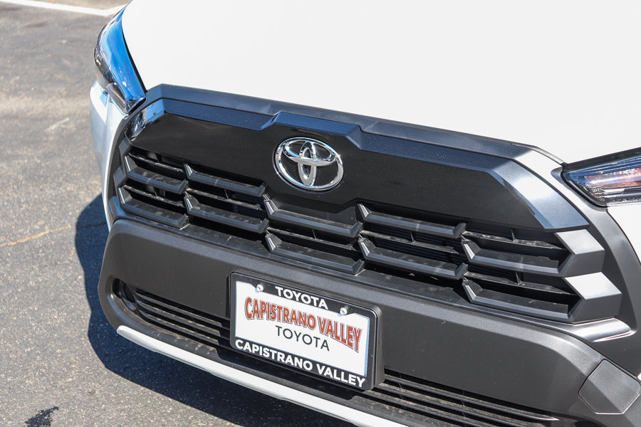 New 2026 Toyota Corolla Cross LE w/ Moonroof Package FWD image 5
