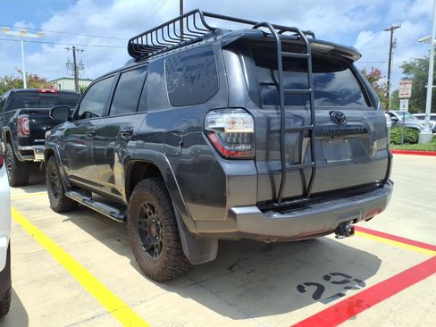 Used 2021 Toyota 4Runner Venture w/ Moonroof Package AWD/4WD image 4