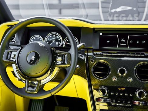 Used 2022 Rolls-Royce Cullinan Black Badge w/ Dark Exterior Package image 60