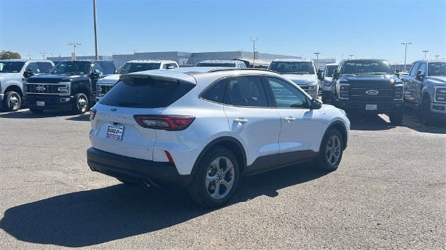 Used 2025 Ford Escape ST-Line Select AWD/4WD image 3