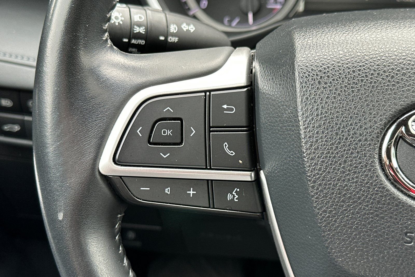 Used 2023 Toyota Highlander XSE AWD/4WD image 28