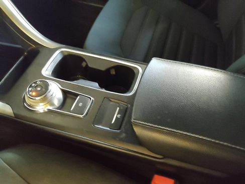 Used 2018 Ford Fusion SE w/ Fusion SE Technology Package image 26