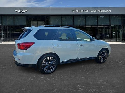 Used 2020 Nissan Pathfinder Platinum image 5