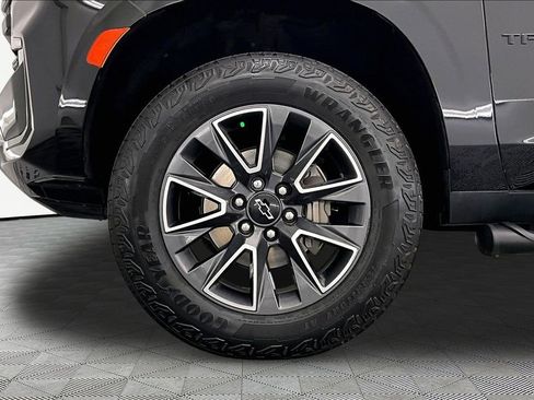 Used 2024 Chevrolet Tahoe Z71 w/ Luxury Package AWD/4WD image 9