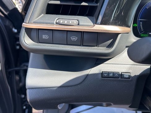 Used 2023 Toyota Crown XLE image 22