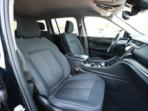Used 2024 Jeep Grand Cherokee Laredo RWD image 29