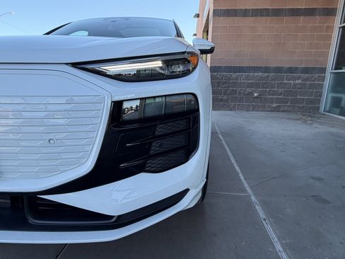 Used 2025 Audi Q6 e-tron Premium w/ Convenience Package image 11