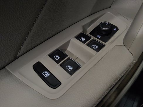Used 2022 Volkswagen Tiguan SE AWD/4WD image 27