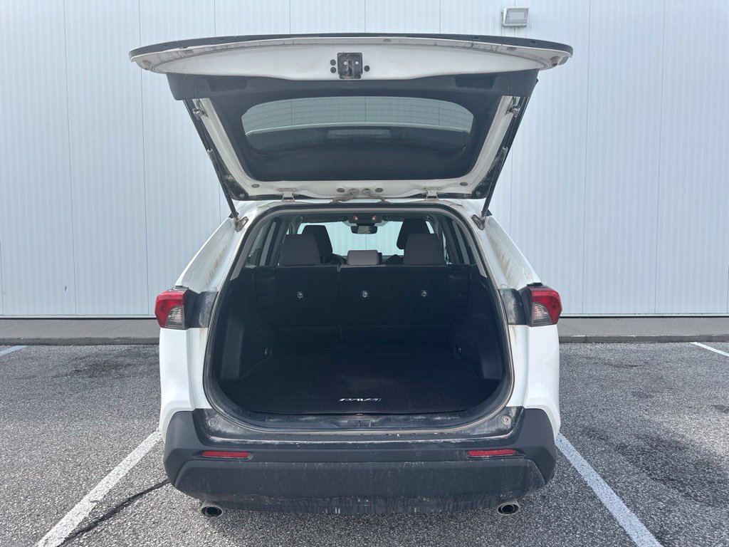 Used 2021 Toyota RAV4 XLE w/ Carpet Mat Package (TMS) AWD/4WD image 21