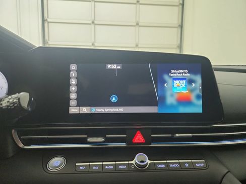 Used 2025 Hyundai Elantra Limited FWD image 27