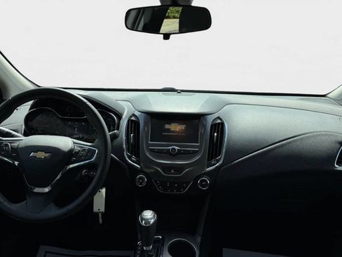 Used 2018 Chevrolet Cruze LT image 18