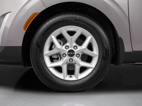 Used 2025 Kia Soul LX w/ LX Technology Package FWD image 42